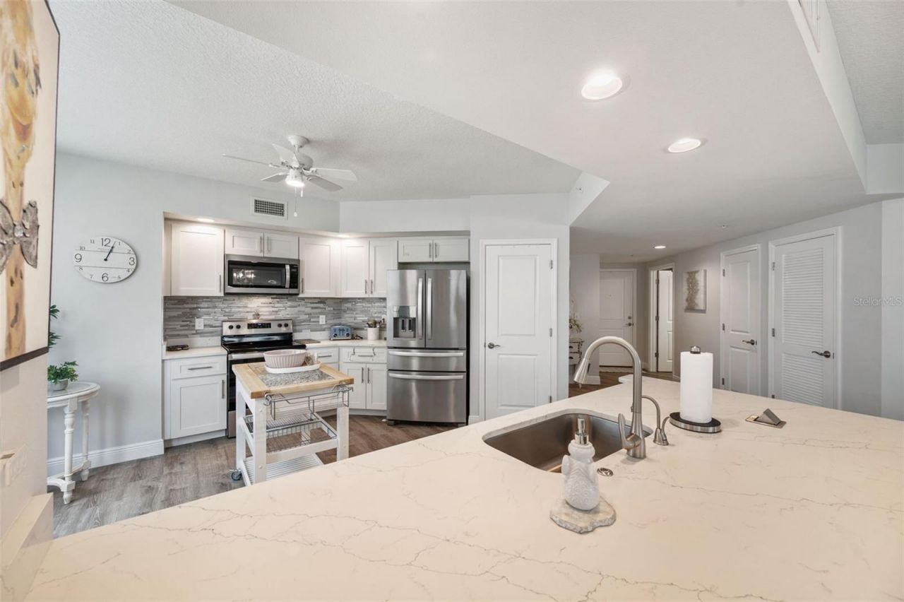 960 Starkey Road, Unit 8206, Largo, FL 33771 Photo