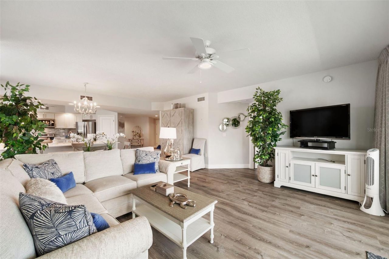 960 Starkey Road, Unit 8206, Largo, FL 33771 Photo