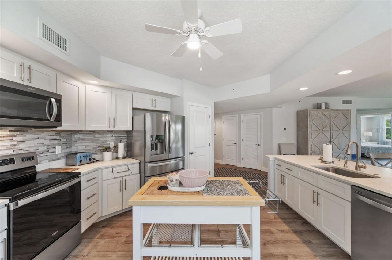 960 Starkey Road, Unit 8206, Largo, FL 33771 Photo