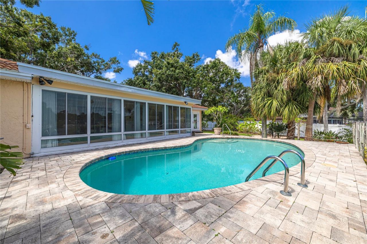 2370 Weymouth Drive, Clearwater, FL 33764 Photo