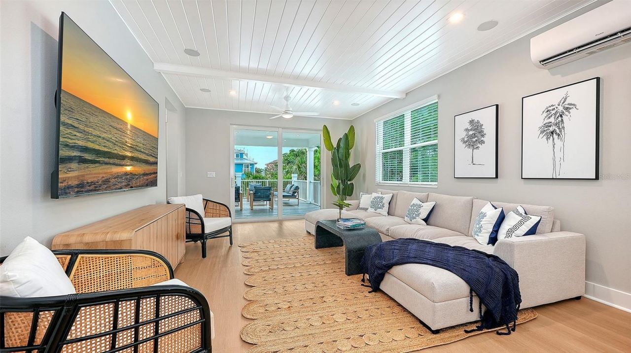 111 4th Street S, Bradenton Beach, FL 34217 Photo