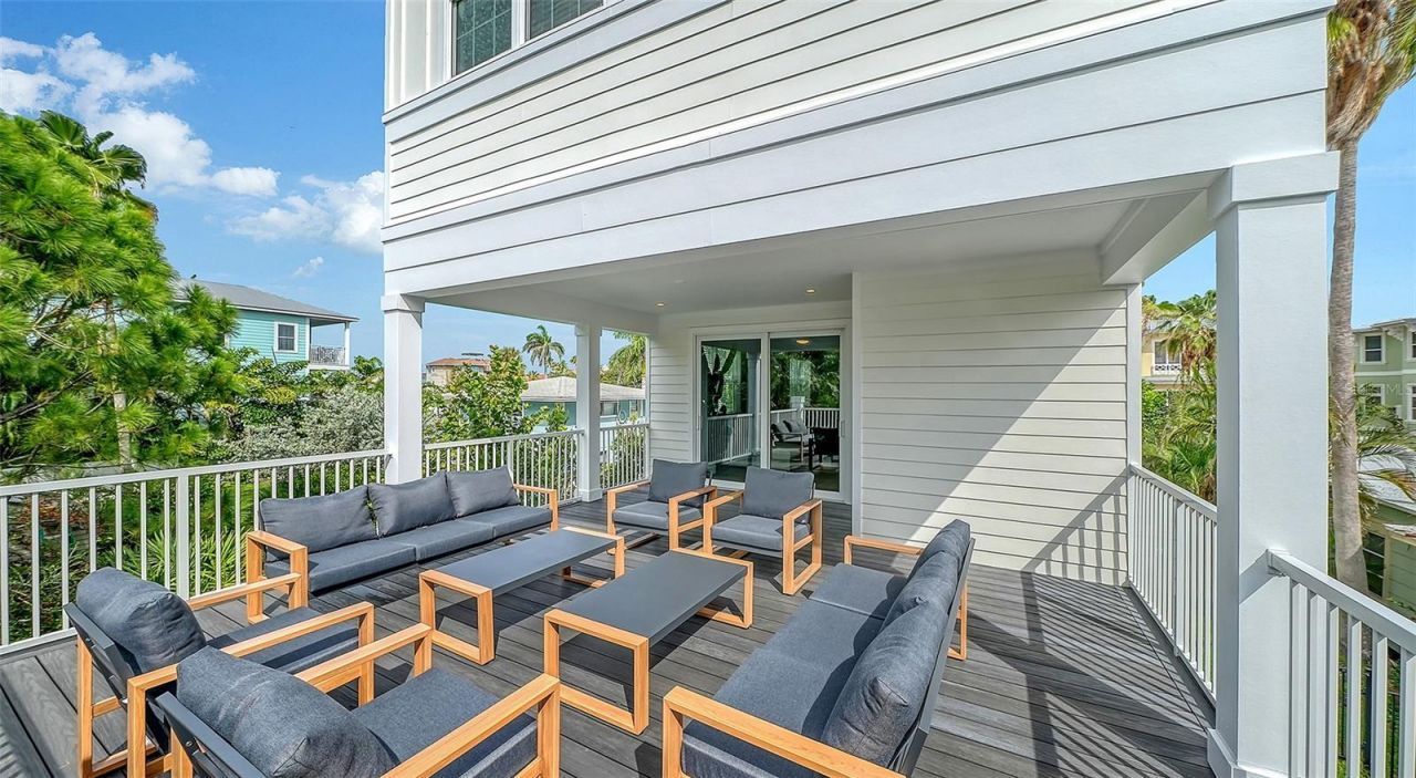 111 4th Street S, Bradenton Beach, FL 34217 Photo