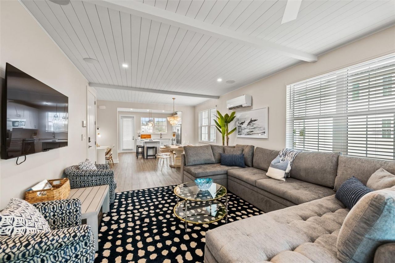 111 4th Street S, Bradenton Beach, FL 34217 Photo