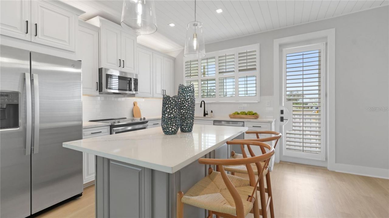 111 4th Street S, Bradenton Beach, FL 34217 Photo