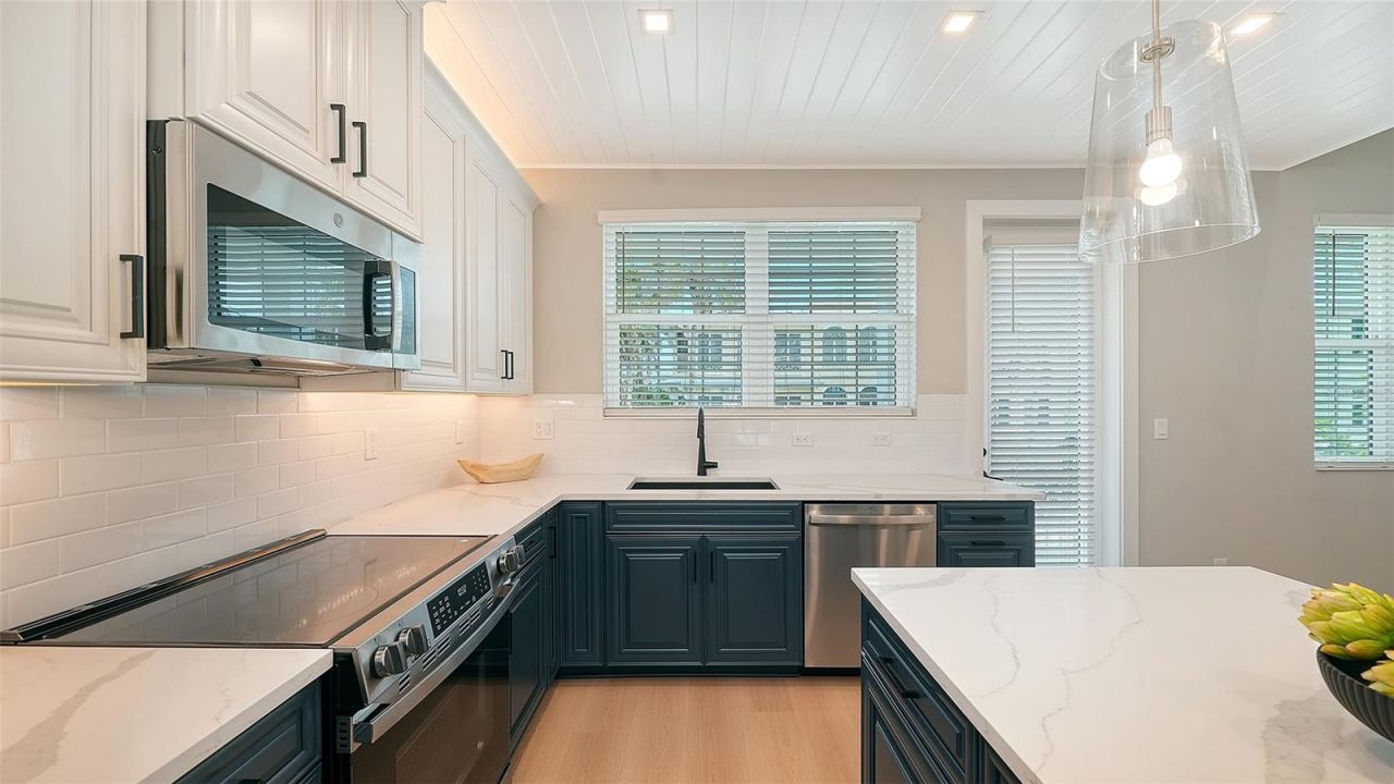 111 4th Street S, Bradenton Beach, FL 34217 Photo