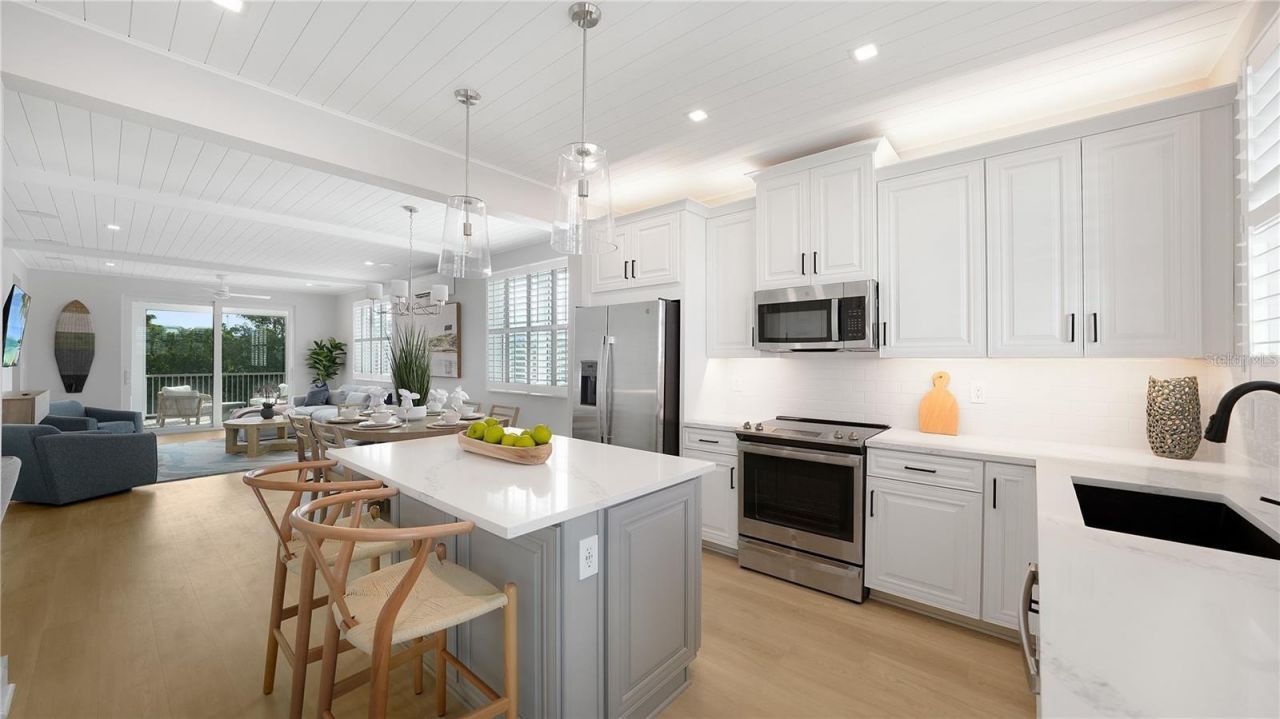 111 4th Street S, Bradenton Beach, FL 34217 Photo