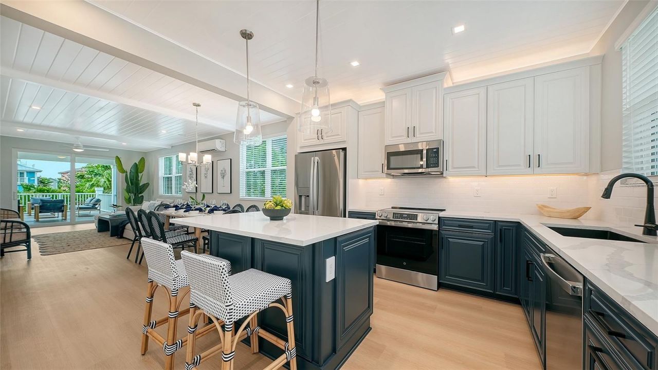 111 4th Street S, Bradenton Beach, FL 34217 Photo
