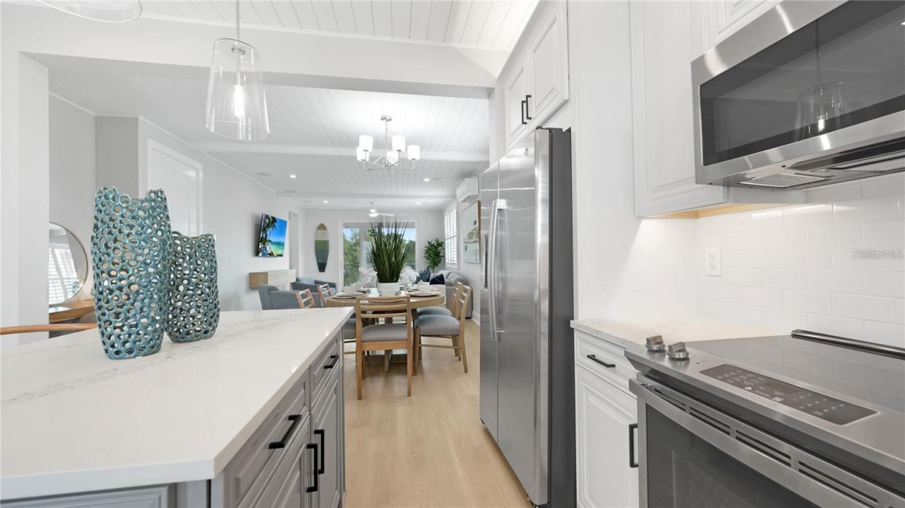 111 4th Street S, Bradenton Beach, FL 34217 Photo