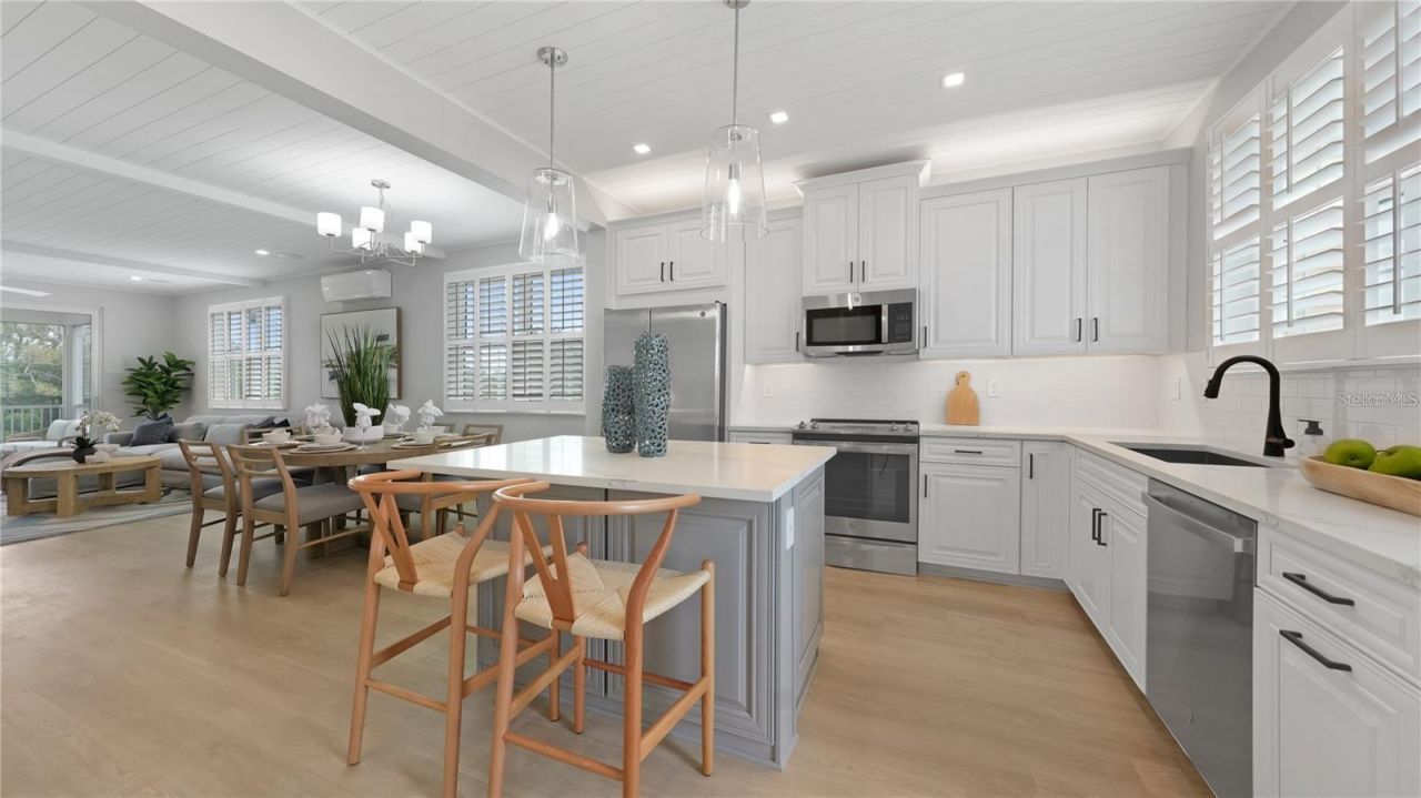 111 4th Street S, Bradenton Beach, FL 34217 Photo