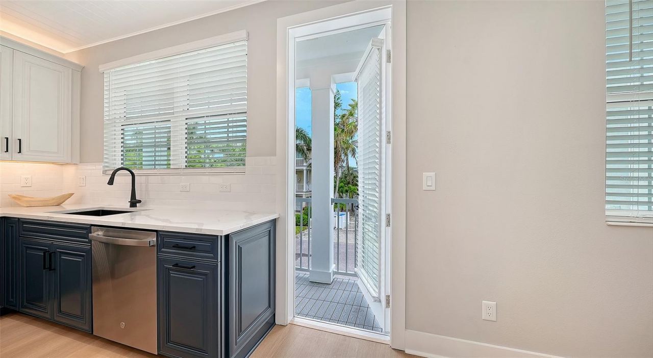 111 4th Street S, Bradenton Beach, FL 34217 Photo