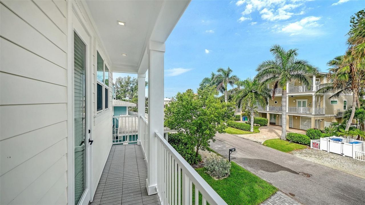 111 4th Street S, Bradenton Beach, FL 34217 Photo