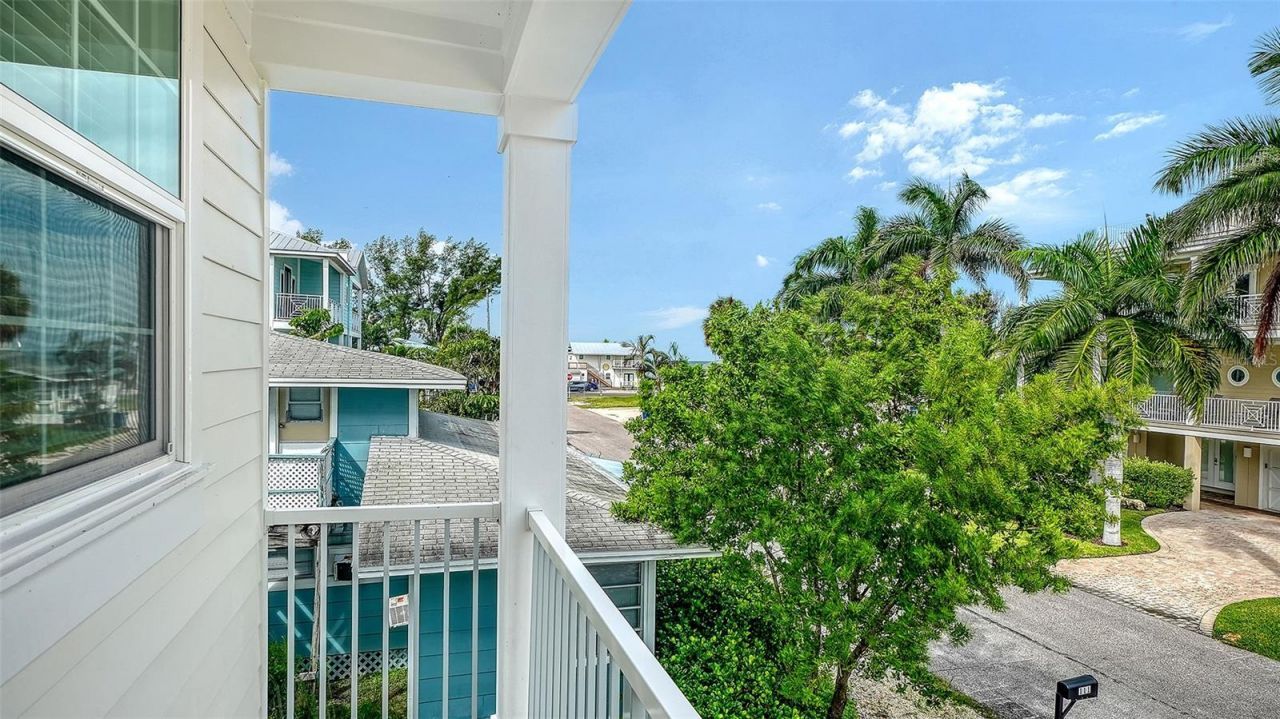 111 4th Street S, Bradenton Beach, FL 34217 Photo