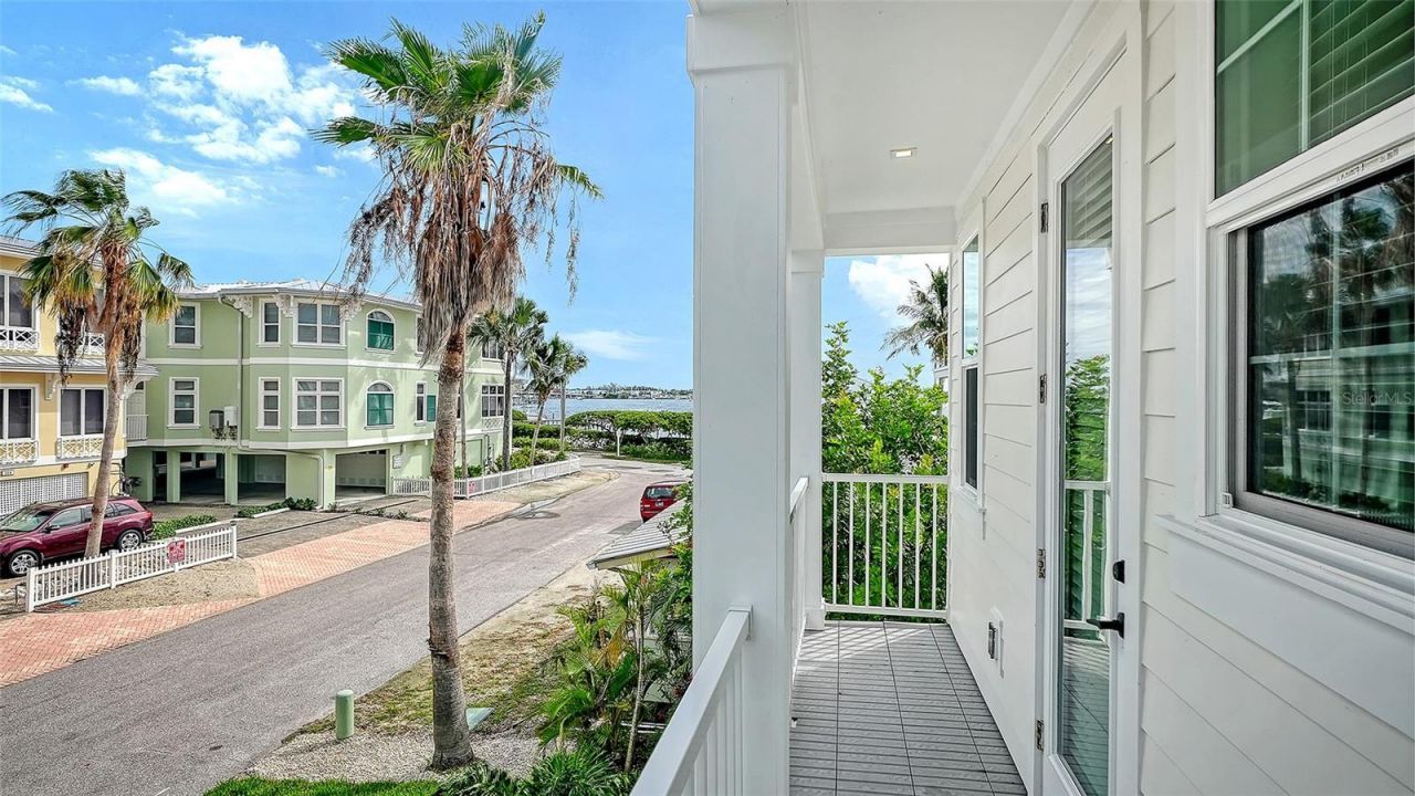 111 4th Street S, Bradenton Beach, FL 34217 Photo