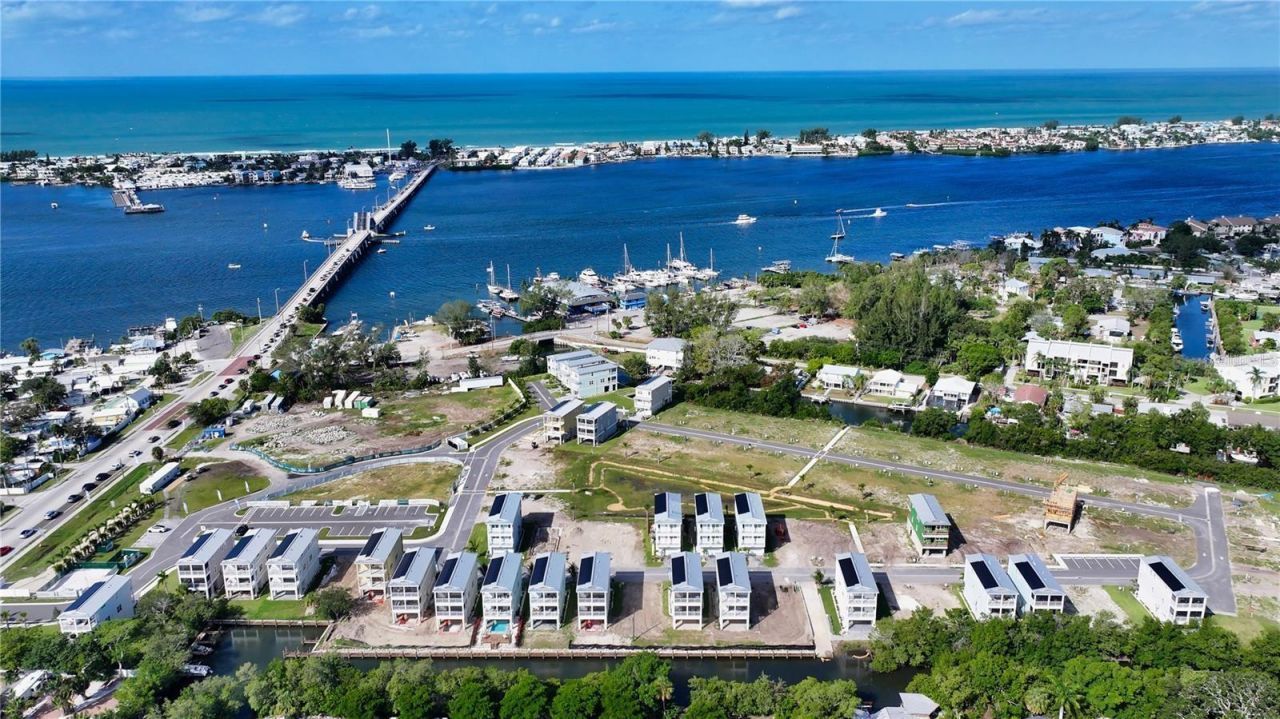 111 4th Street S, Bradenton Beach, FL 34217 Photo