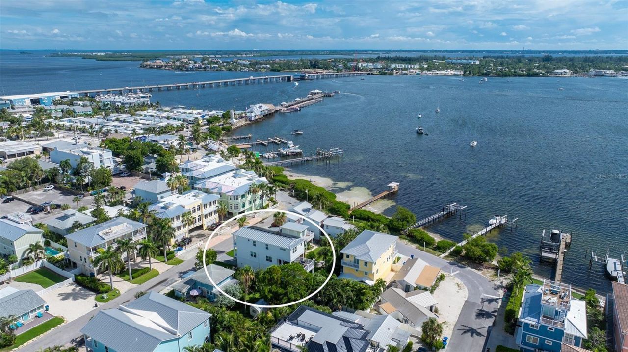 111 4th Street S, Bradenton Beach, FL 34217 Photo