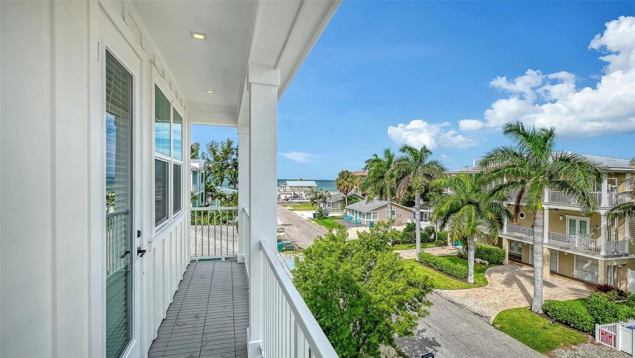 111 4th Street S, Bradenton Beach, FL 34217 Photo
