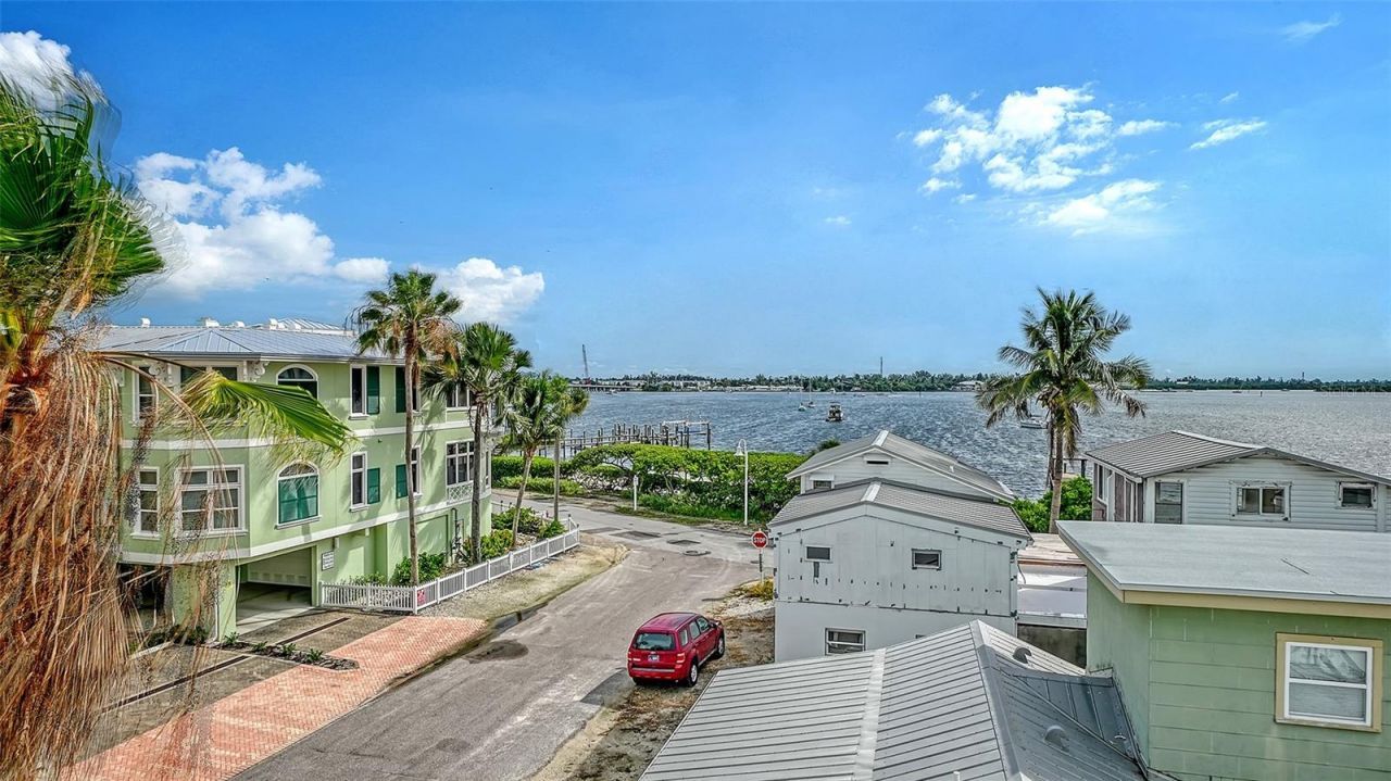111 4th Street S, Bradenton Beach, FL 34217 Photo