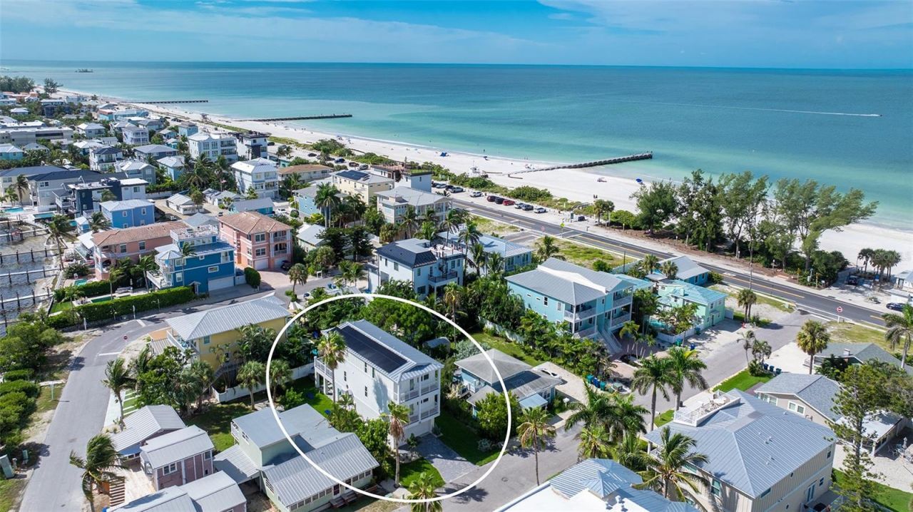 111 4th Street S, Bradenton Beach, FL 34217 Photo