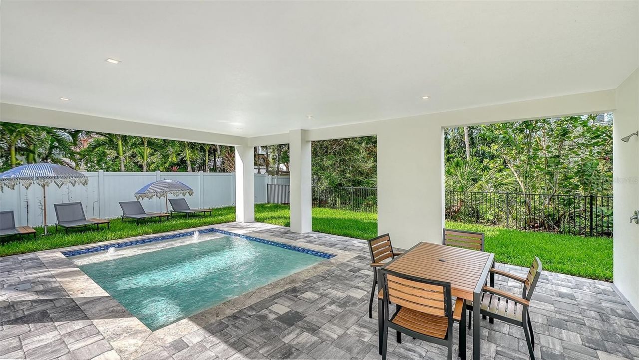 111 4th Street S, Bradenton Beach, FL 34217 Photo