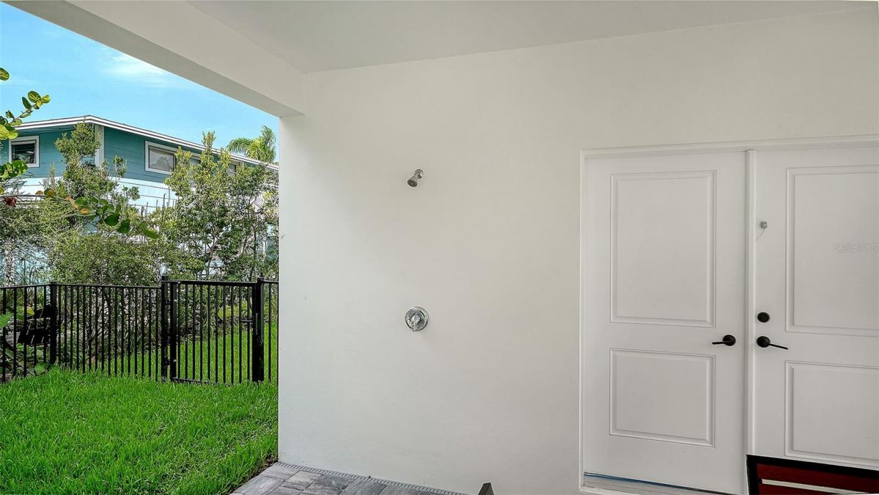 111 4th Street S, Bradenton Beach, FL 34217 Photo