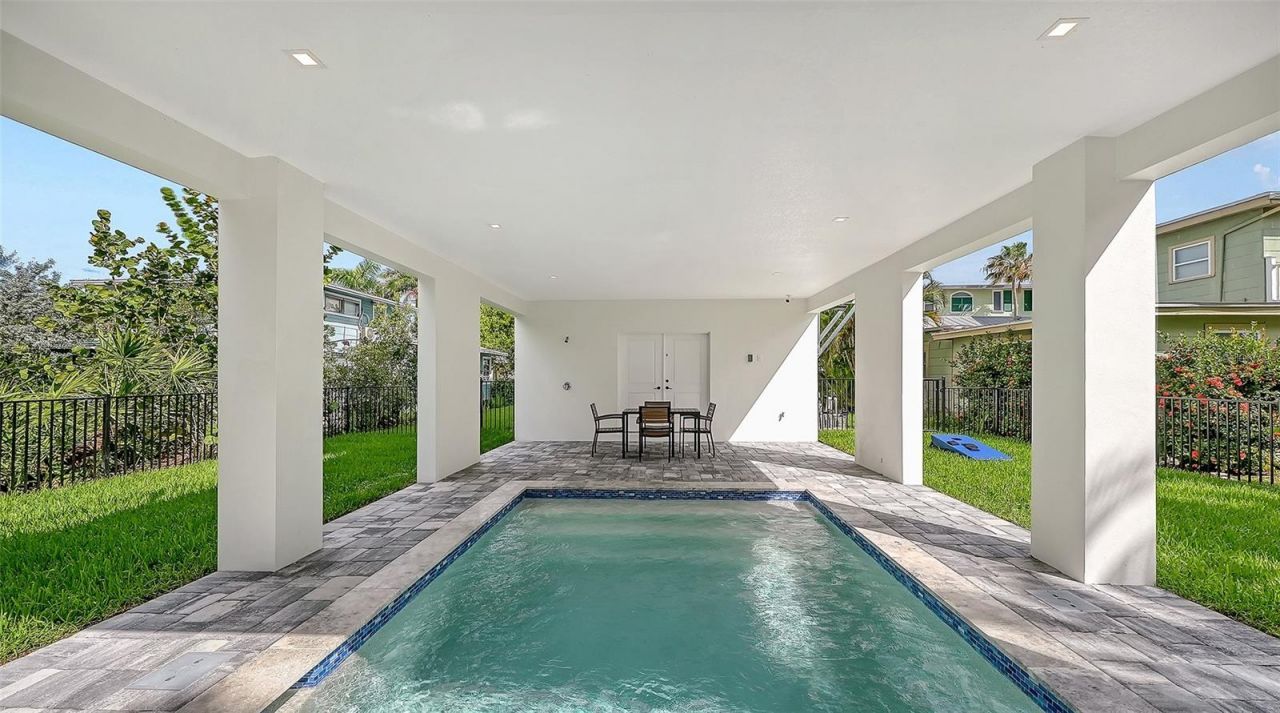 111 4th Street S, Bradenton Beach, FL 34217 Photo