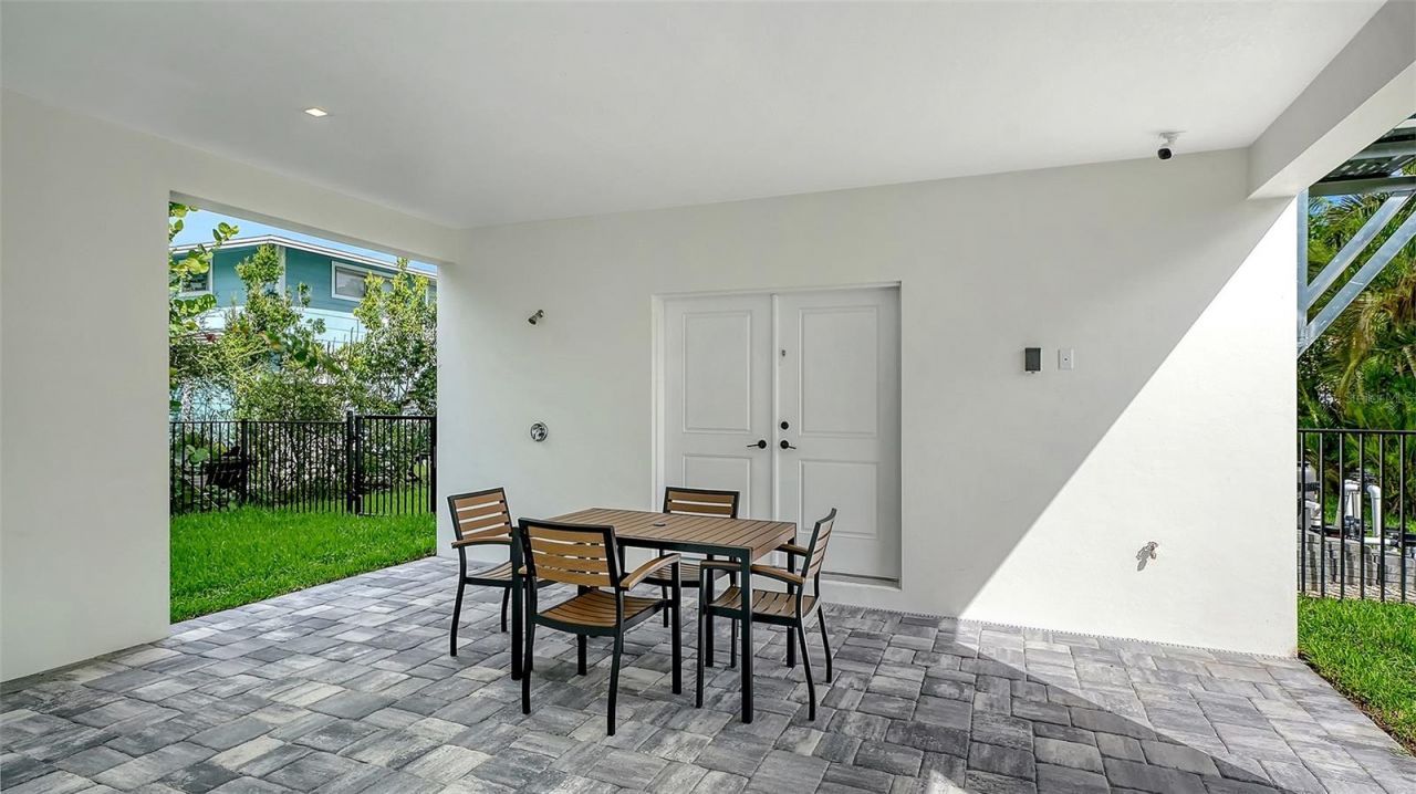 111 4th Street S, Bradenton Beach, FL 34217 Photo