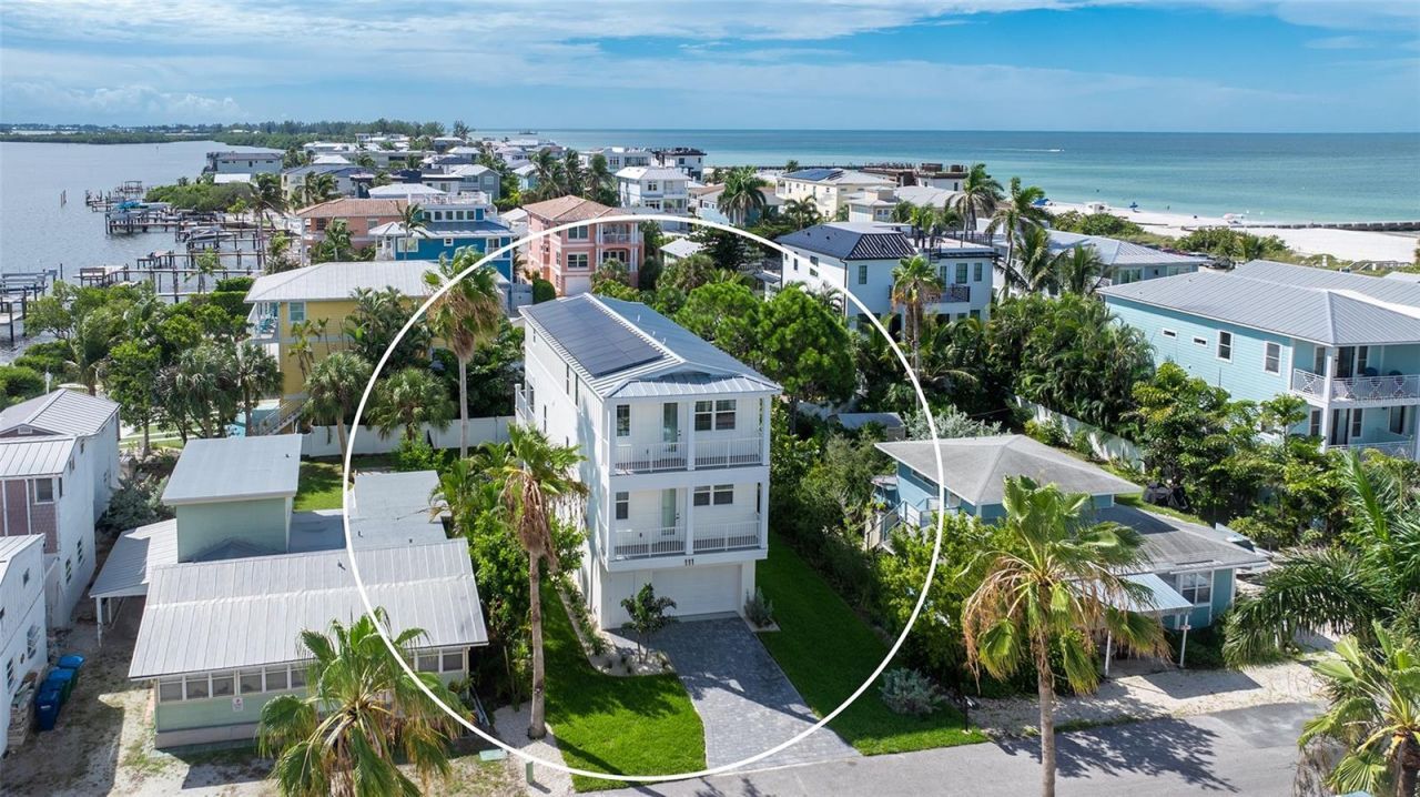 111 4th Street S, Bradenton Beach, FL 34217 Photo