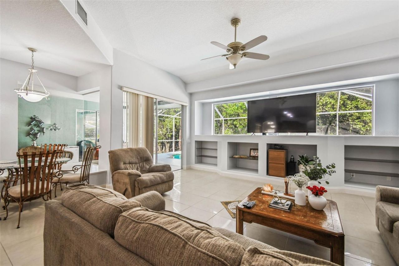 10526 Greencrest Drive, Tampa, FL 33626 Photo