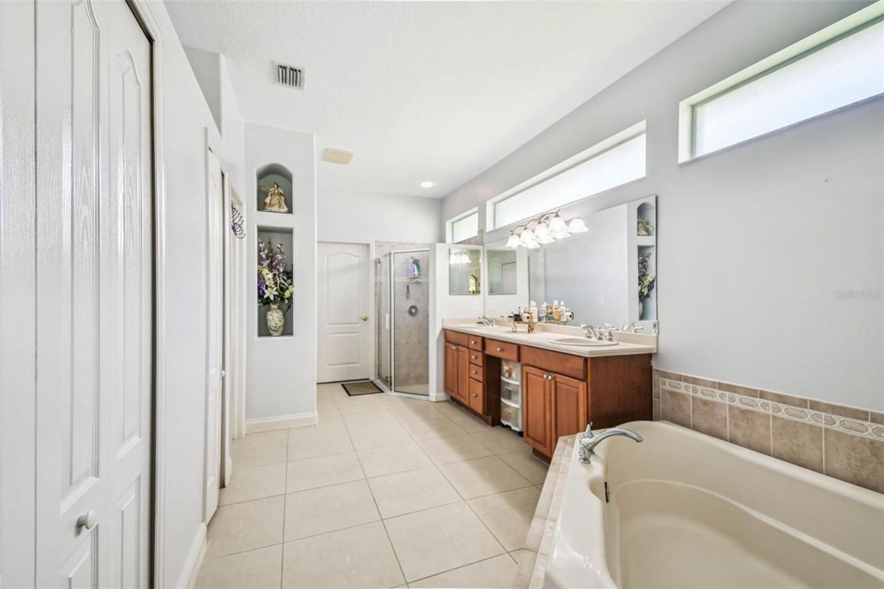 10526 Greencrest Drive, Tampa, FL 33626 Photo