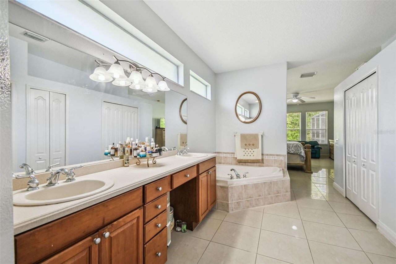 10526 Greencrest Drive, Tampa, FL 33626 Photo