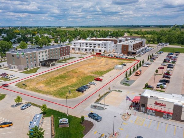 5975 Carlson Way , Marion, IA 52302