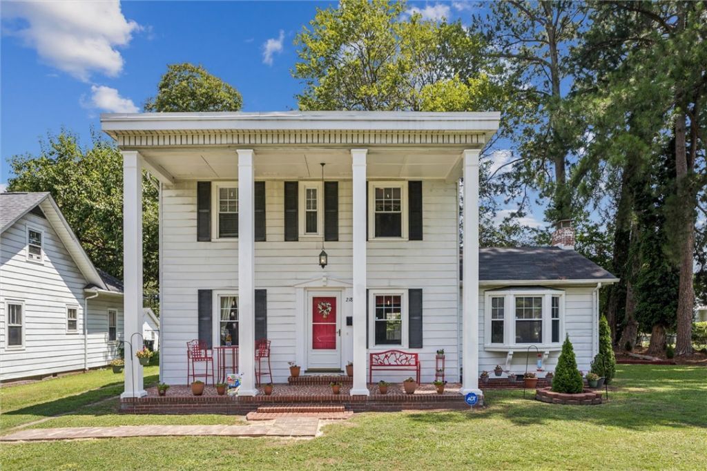 218 Alleghany Road, Hampton, VA 23661 Main Photo