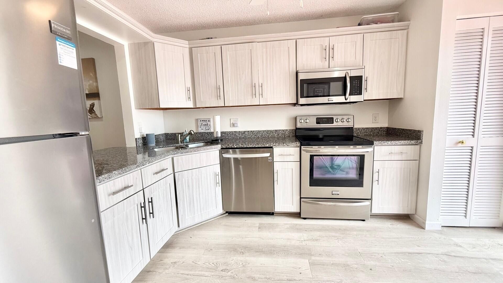 2641 W Gately Drive, Unit 2302, West Palm Beach, FL 33415 Photo