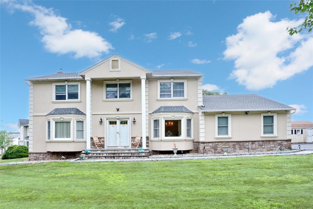 27 Ossman Drive, Pomona, NY 10970 Main Photo