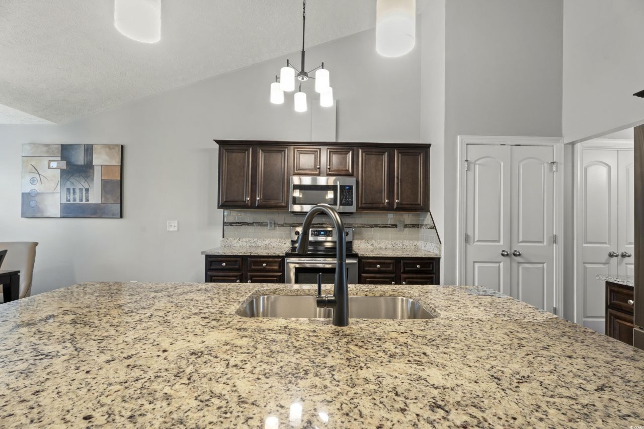 285 Camrose Way Photo 10