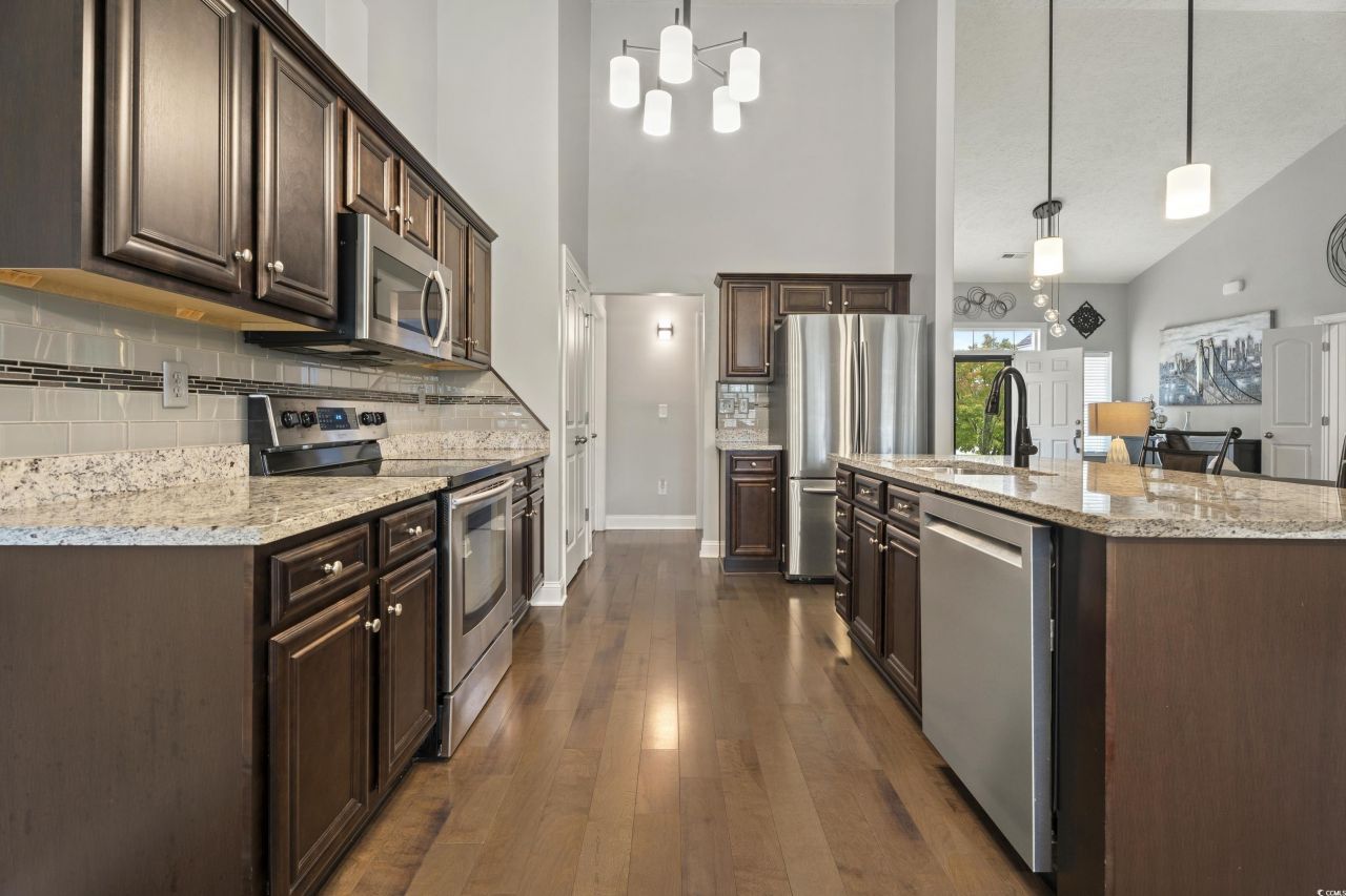 285 Camrose Way Photo 12