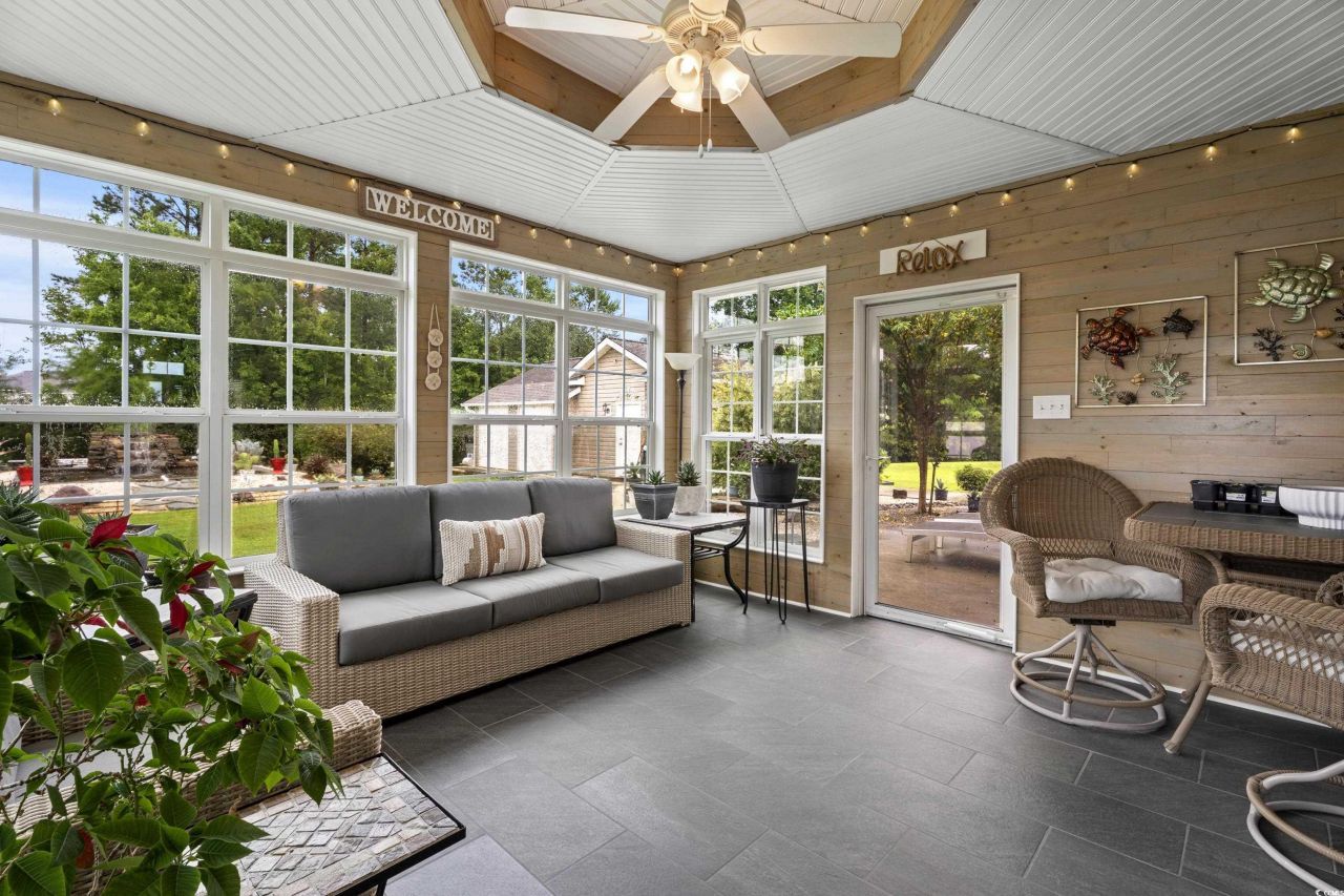 285 Camrose Way Photo 18