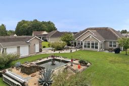 285 Camrose Way photo 4