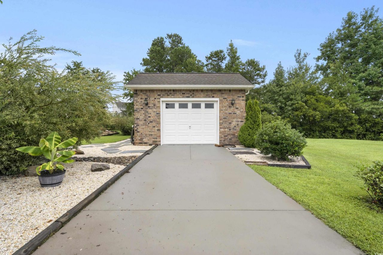 285 Camrose Way Photo 32