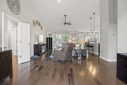 285 Camrose Way photo 4