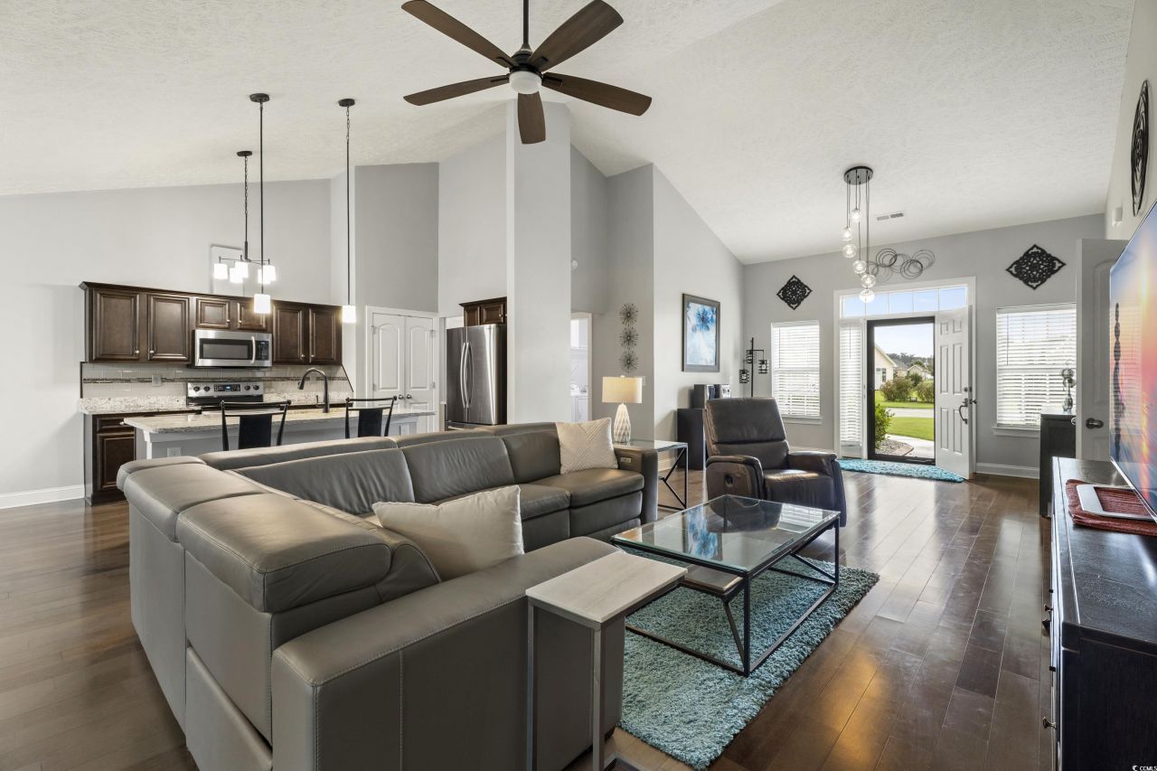 285 Camrose Way Photo 8