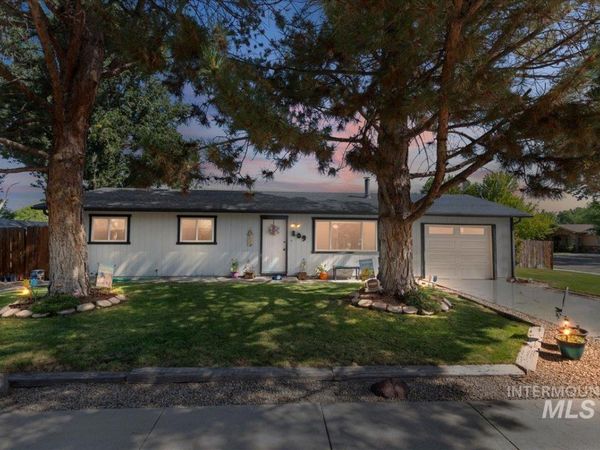 809 Hudson, Middleton, ID 83644