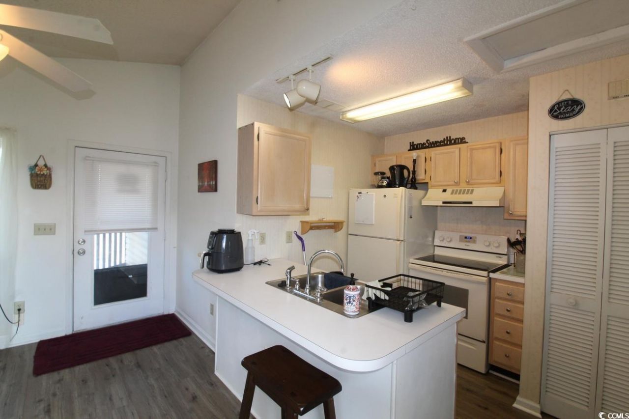 408 Tree Top Ct. Photo 5