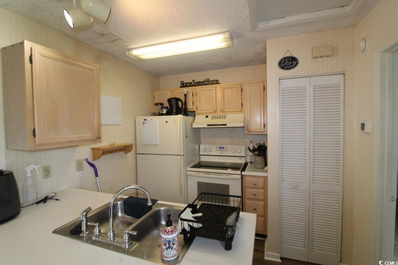 408 Tree Top Ct. Photo 6