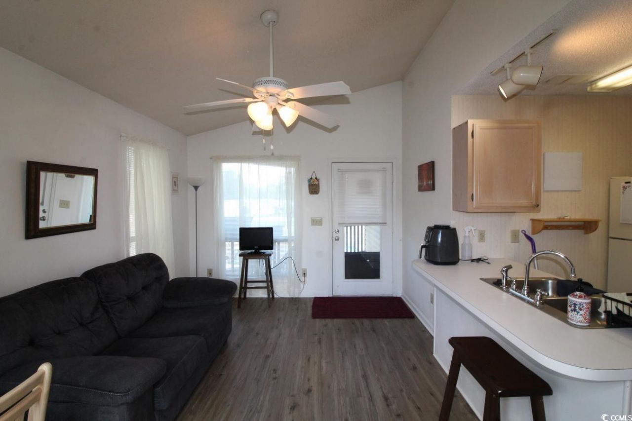 408 Tree Top Ct. Photo 9