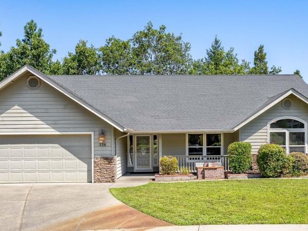 214 SE Sapphire Court, Grants Pass, OR 97527