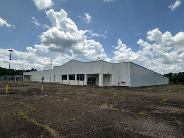 124 Winchester Dr, West Point, MS 39773