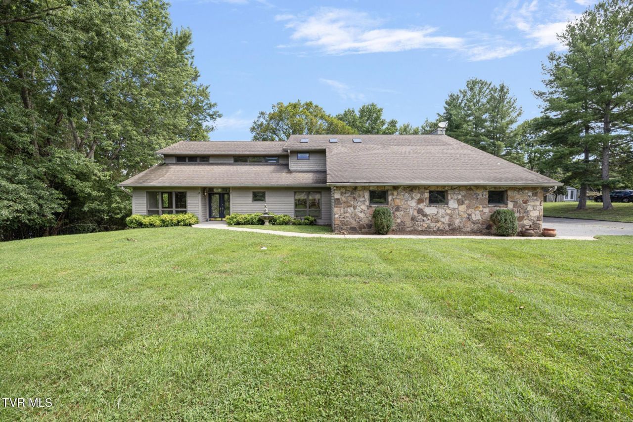 218 Lake Meadow Drive, Gray, TN 37615 Main Photo