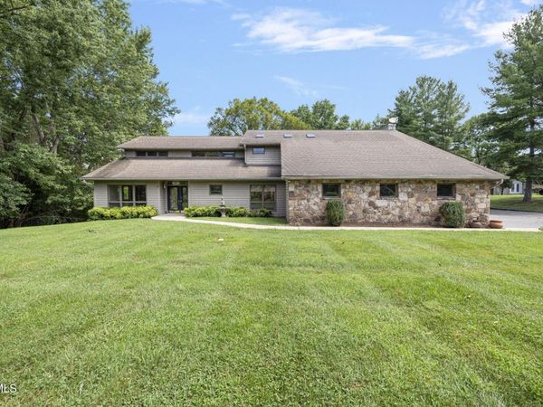 218 Lake Meadow Drive, Gray, TN 37615