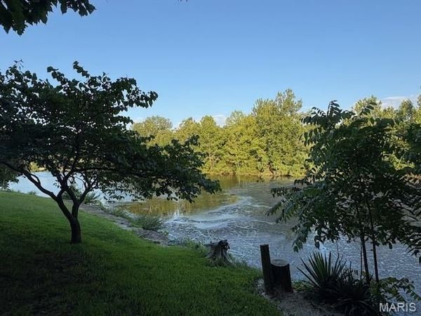 10450 Lake Crest Drive, Hillsboro, MO 63050